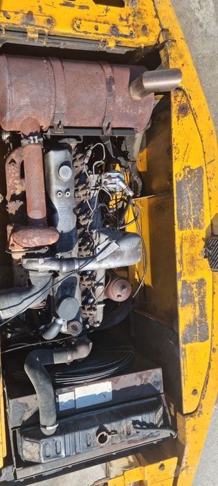 Hyundai 1400 yili 2004 ishlab turpti holati yaxshi mator karopkasi zor