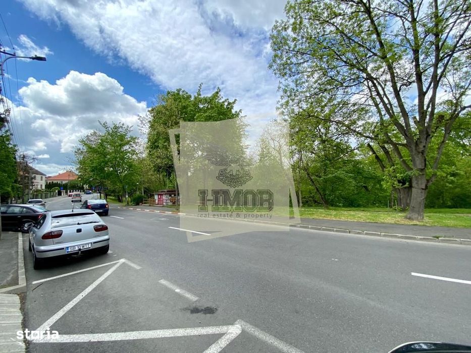 Casa cu 4 camere 3 bai 2 terase si teren 450 mp in zona Parcul Sub Ari