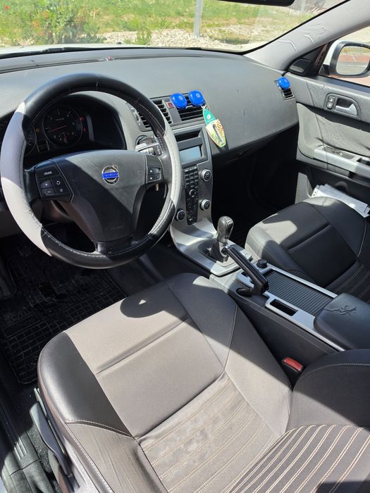 Vând Volvo V50 2.4 D5