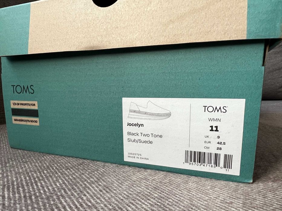 Продавам спортни обувки TOMS 42.5