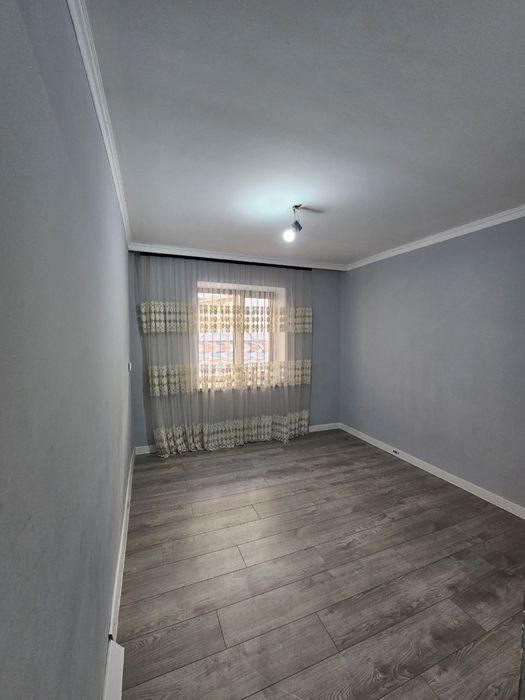 Mikrorayondq uy sotiladi 4x xonali + 6 metrlik veranda! Ipoteka bor!