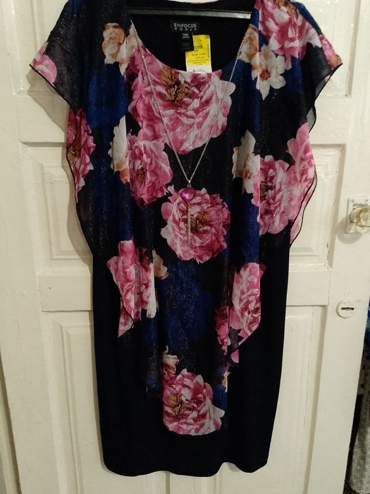 Женские платья  с кулоном