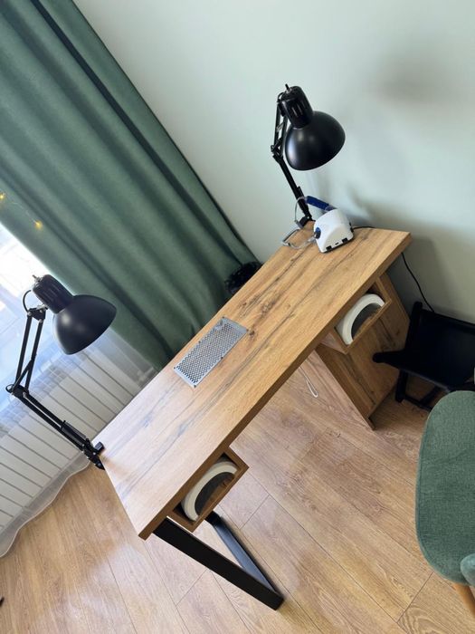 Маникюрный стол новый