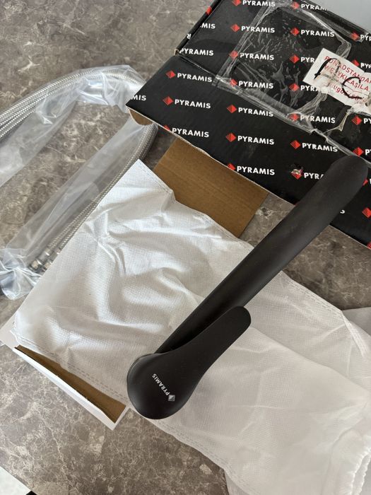 Чисто нов смесител pyramis