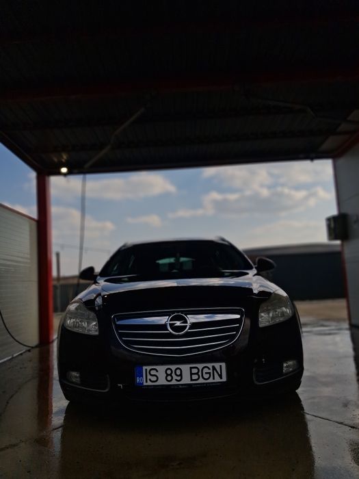 Vând Opel insignia
