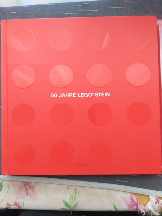 Carte 50 de ani Lego Stein