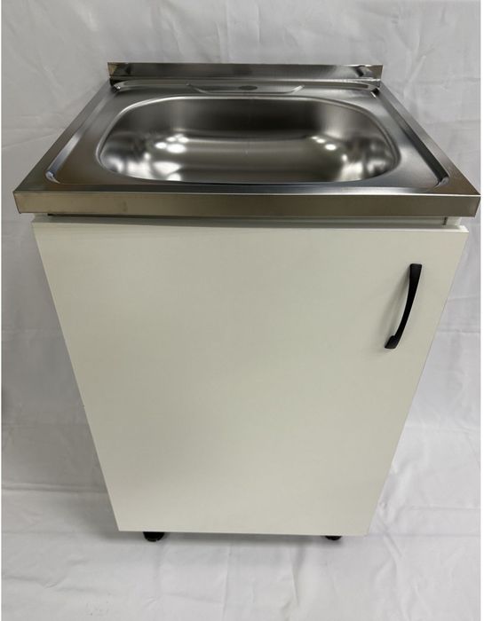 Кухонная мойка со смесителем