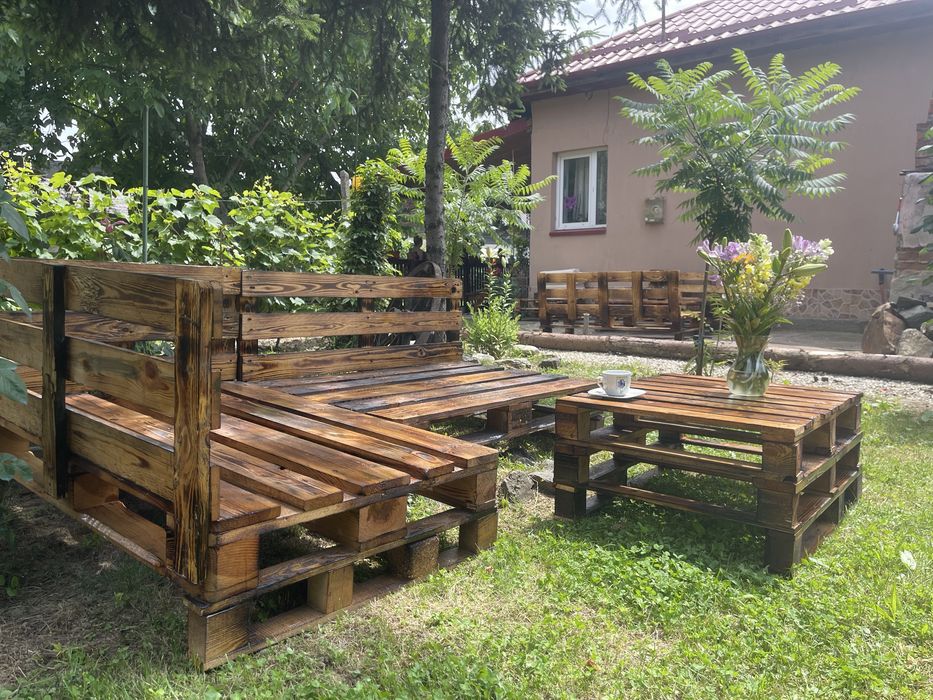 Set mobilier grădină / terasă din paleți (Masă + Colțar) – Lac premium
