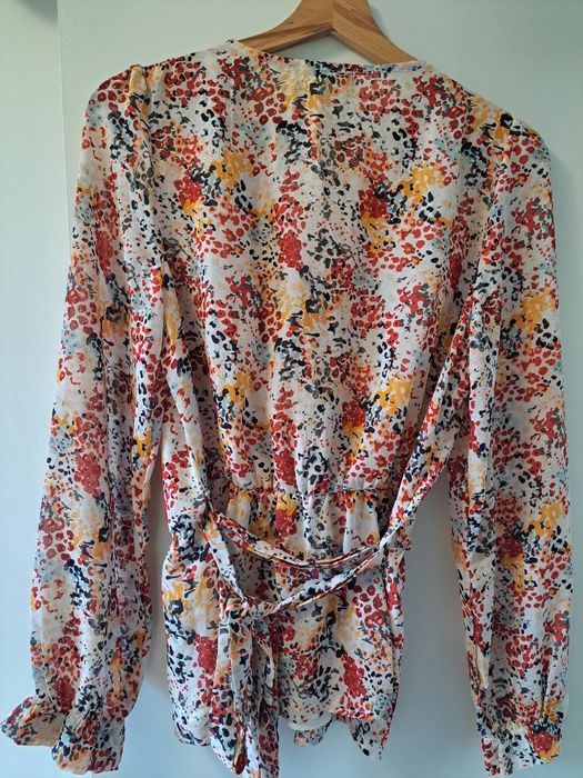 Блуза М р-р тип прегърни ме