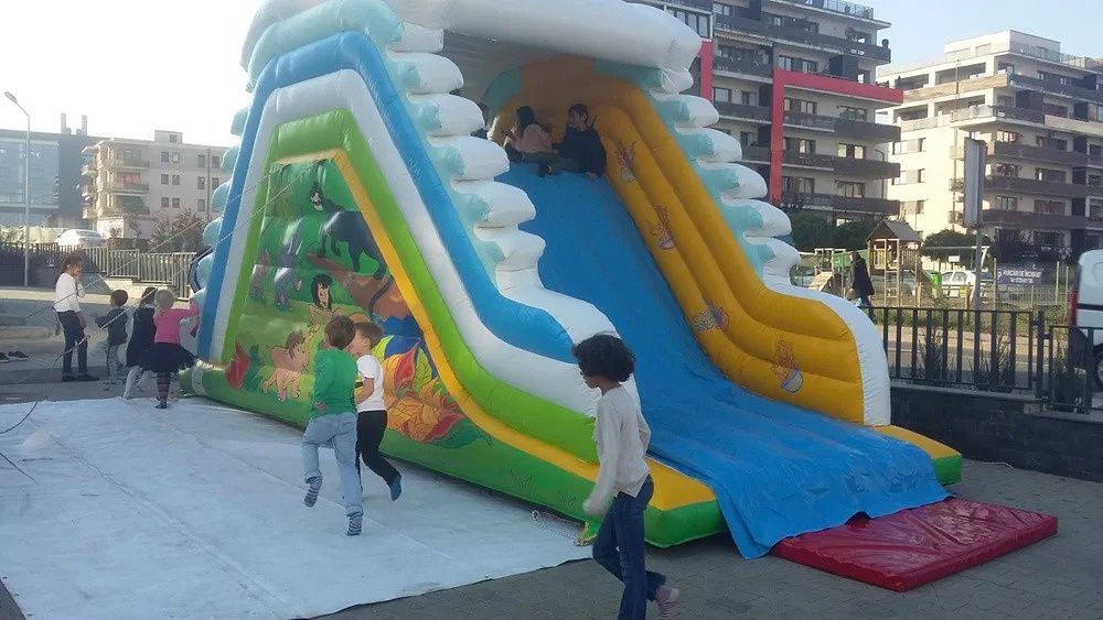 Topogan gonflabil de inchiriat