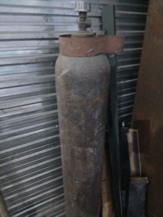 Кислородный балон . Кислород