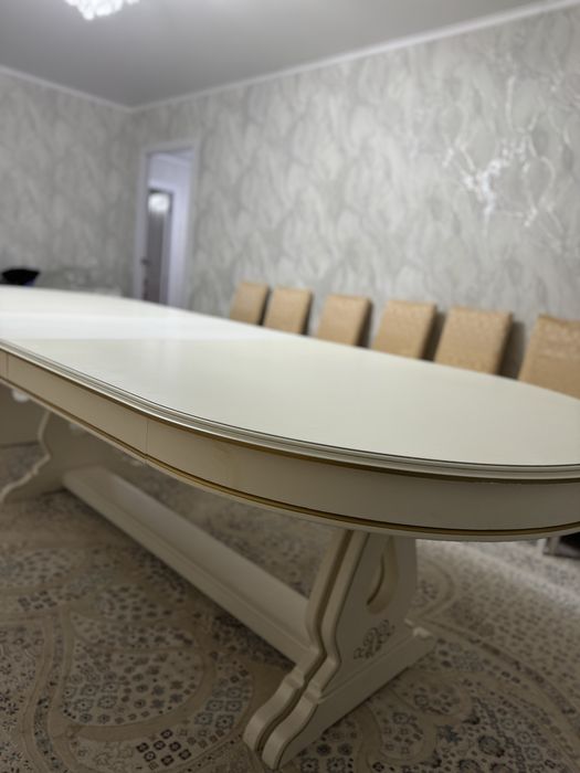 Стол со стульями