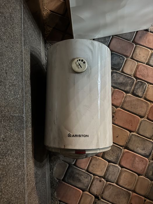 Продам бойлер Ariston