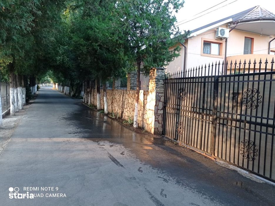 vand casa 2 corpuri-spatioasa pretabil 2 familii