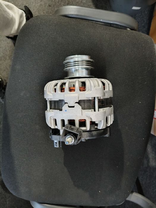 Alternator Dacia  Logan 1.2 cu un pin la releu