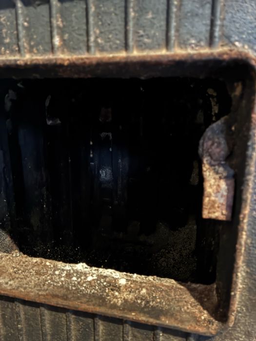 Centrala lemne Vidrarus - usa de sus taiata pentru arzator