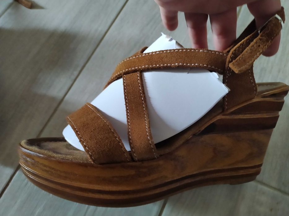 37н Сандали на платформа от естествена кожа