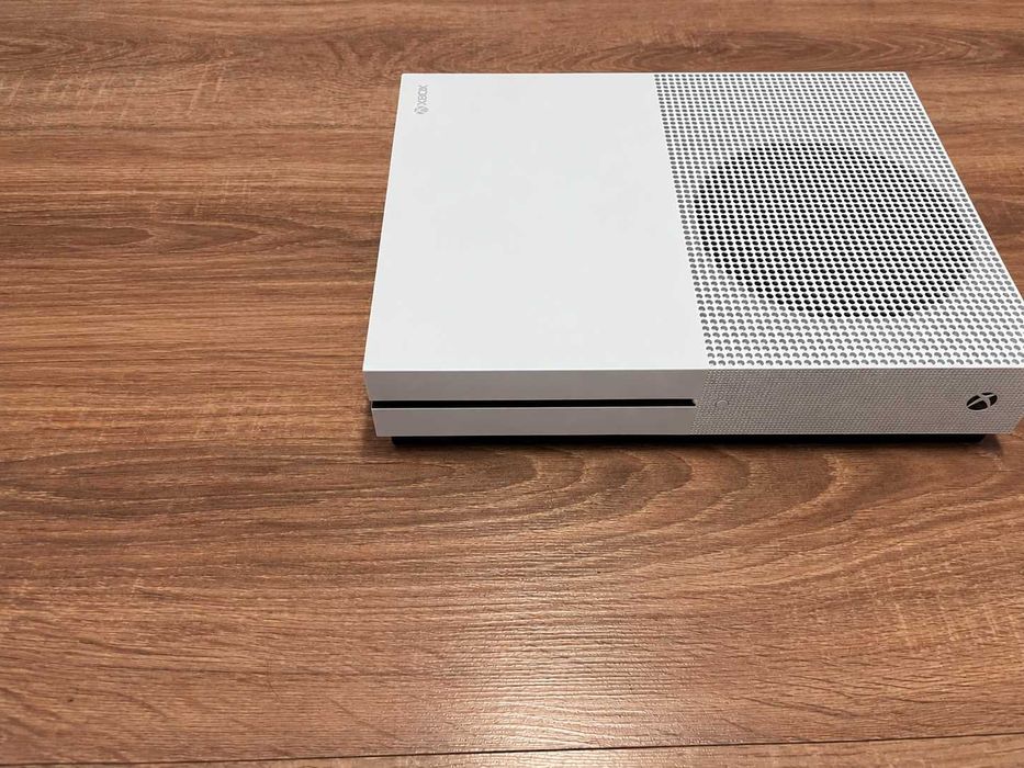Xbox one S + FIFA20 cu maneta sau fara (citește descrierea)