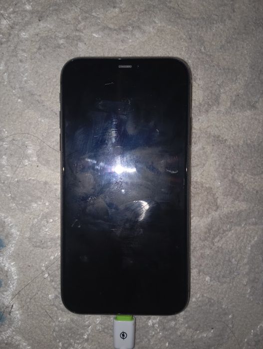 Продам телефон айфон 11 64 акб 70