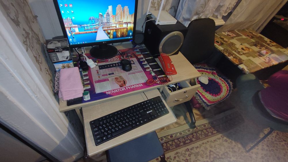 Продаю компьютер с мебелью с колонками