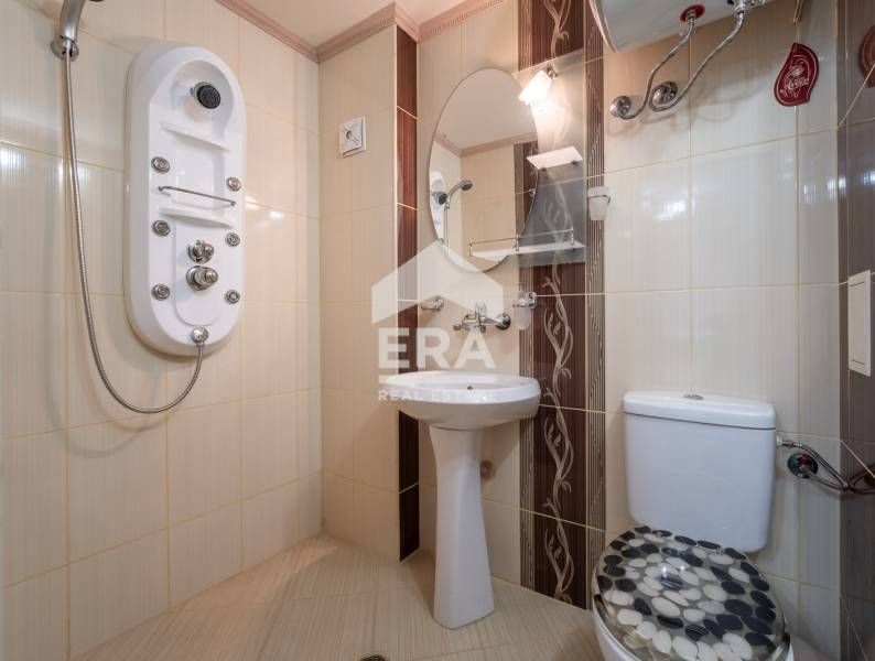 Триетажна градска къща в ж.к. Трошево, гр. Варна