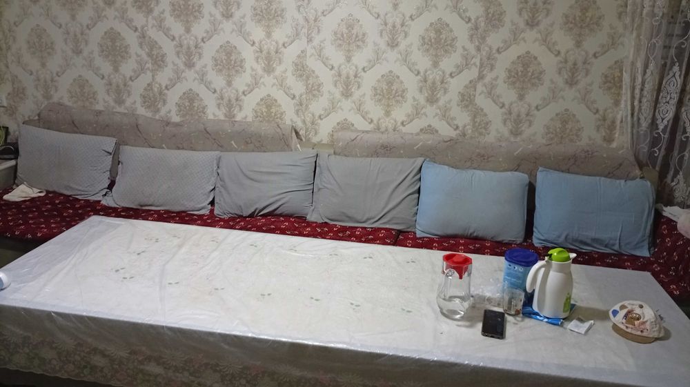 Уголок с длинным столом