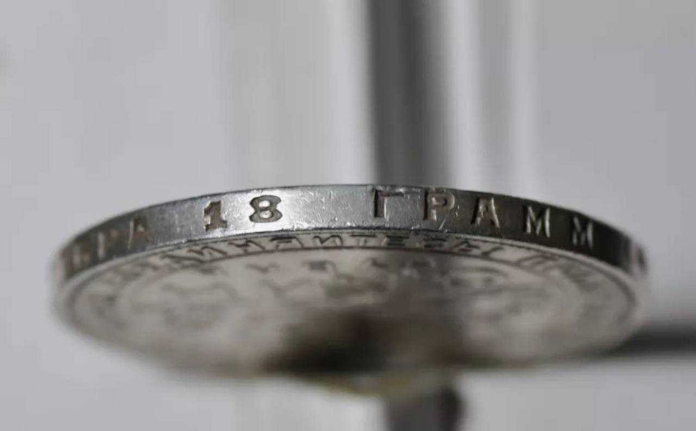 продам 1 рубль 1924 года монета СССР 18 грамм серебра.