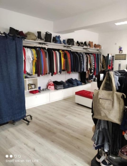 Ликвидация на оборудване магазин за дрехи в гр. Ямбол