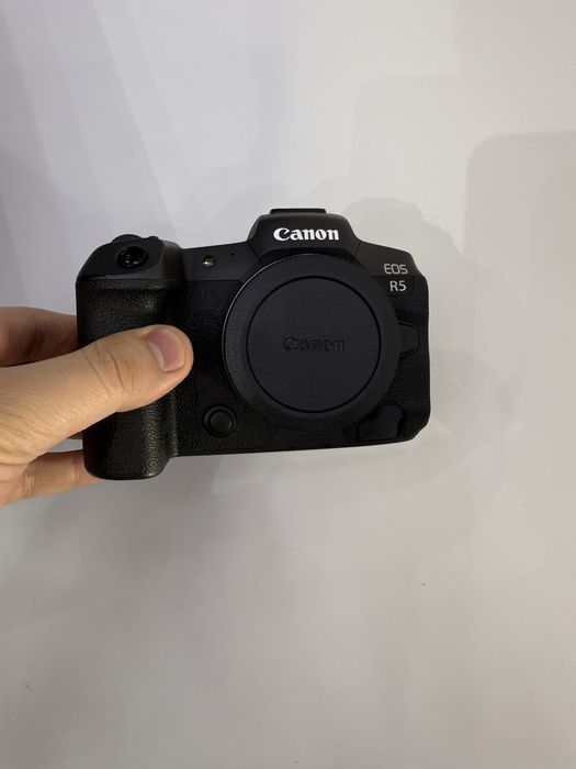 Canon EOS R5 RF 24-105mm F4 L USM  kit