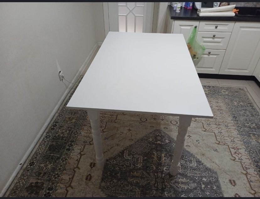 Кухонный набор стол и 4 табуретки