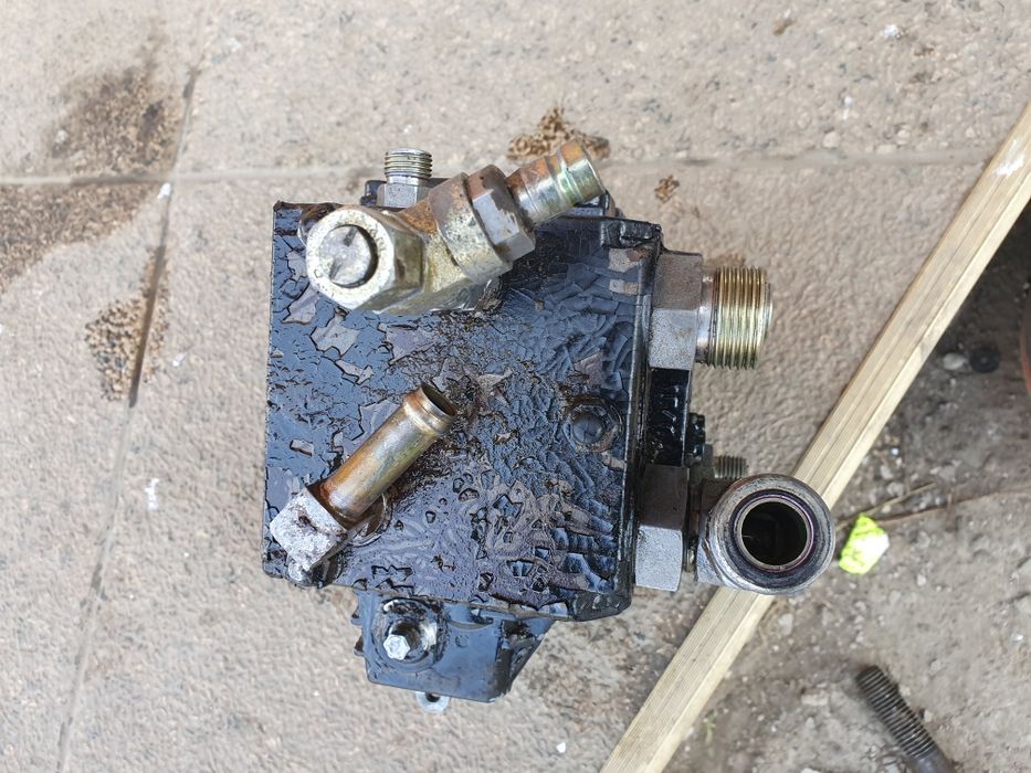 Distribuitor caterpillar