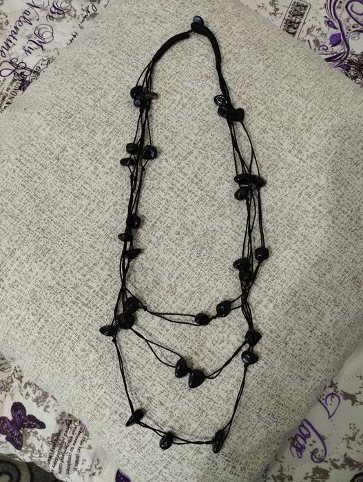 Гривни и обеци и колиета