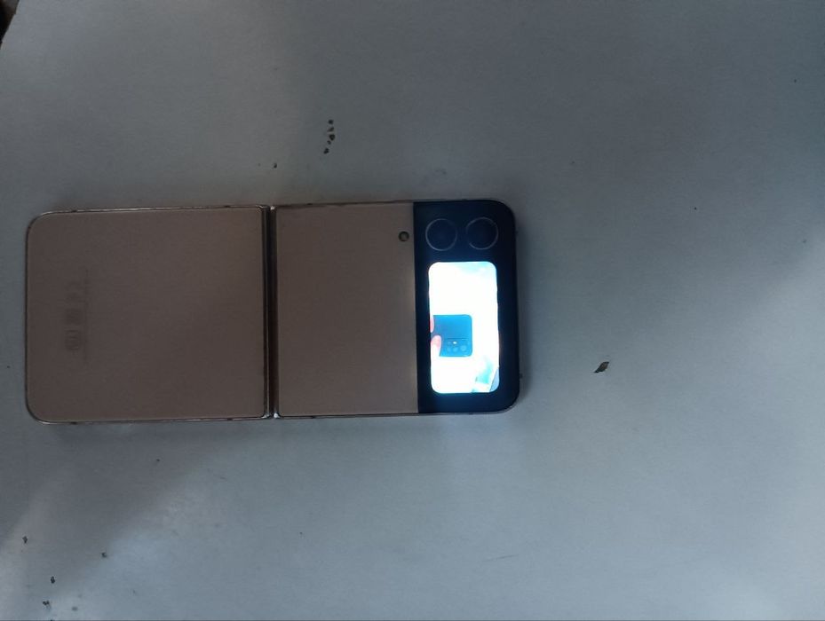 Samsung galaxy z flip 4