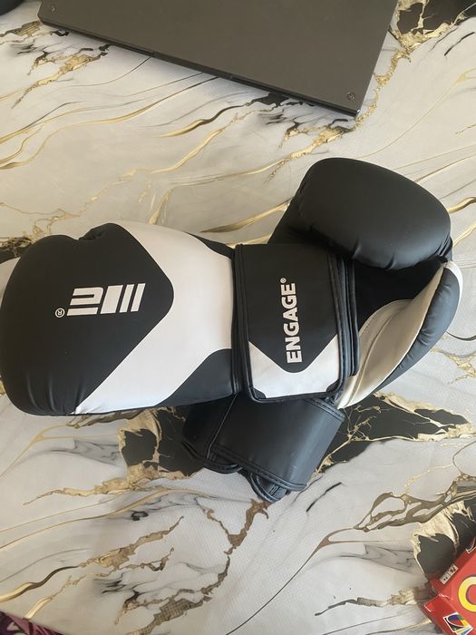 боксерские перчатки