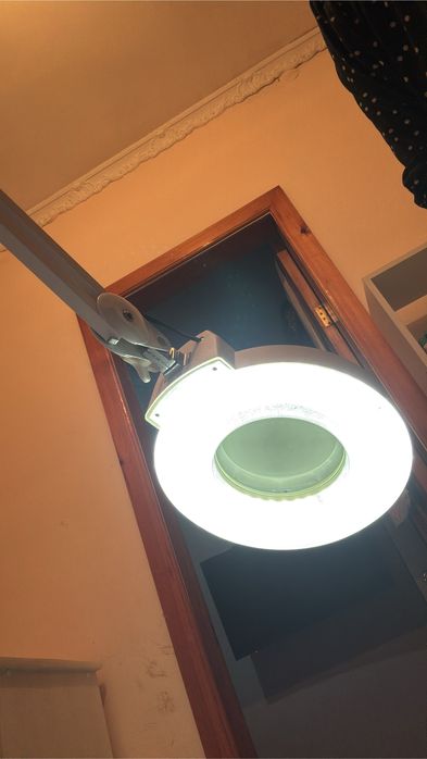 Продам лампу с лупой