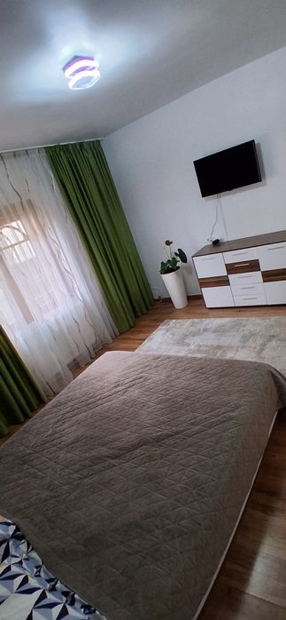 Închiriez  2 apartament cu 3 ,4cam.