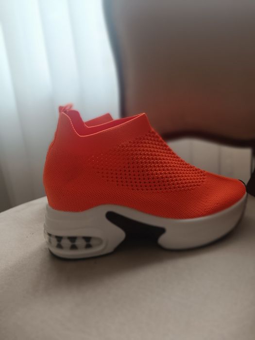 Дамски обувки тип slip-on с платформа