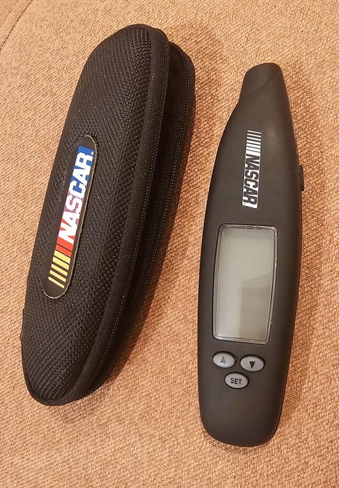 Tester digital grosime vopsea auto NASCAR