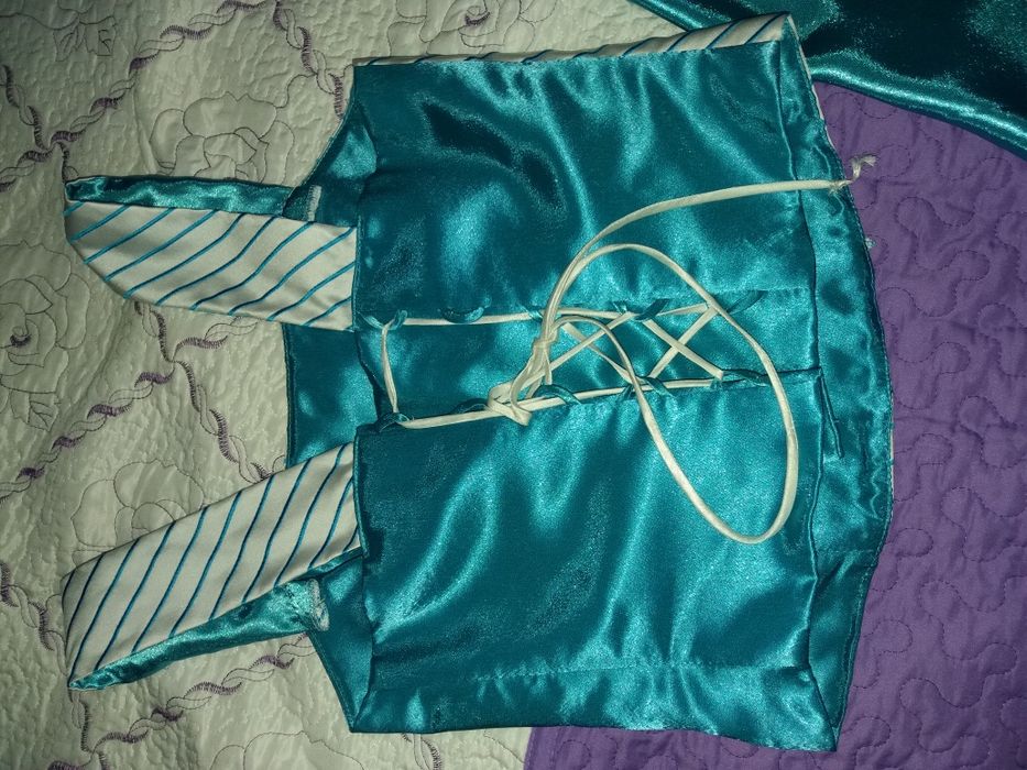 Rochie de gala, compusa din 2 parti. Pret. 50 lei.