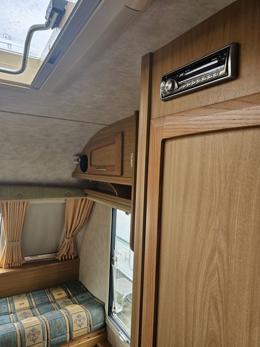 Намалена цена! Регистрирана, 2-местна лека каравана с 2 форселта и мув