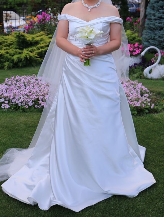 Продам свадебное атласное платье