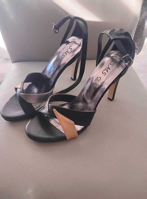 Сандали на висок ток 39 номер