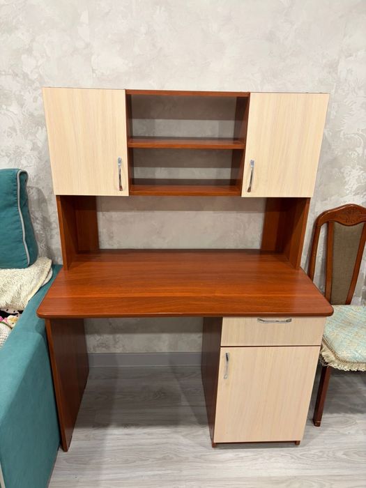 Продам. Парта в хорошем состоянии