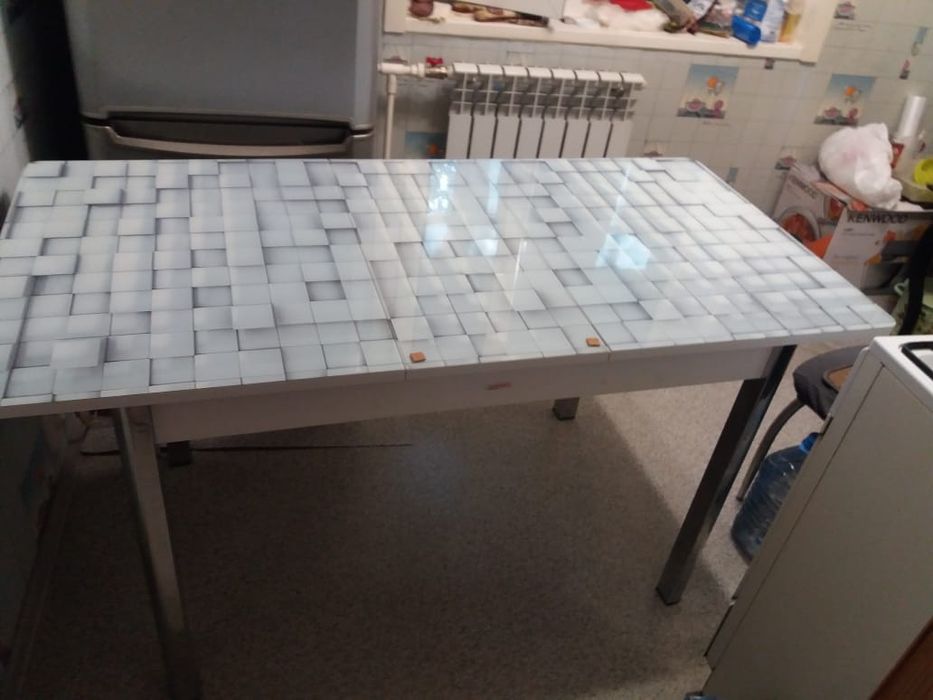 Стол для кухни новый