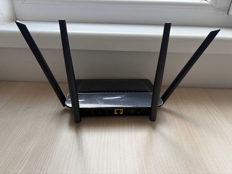 Продавам гигабитов рутер D-Link DIR-842 AC1200