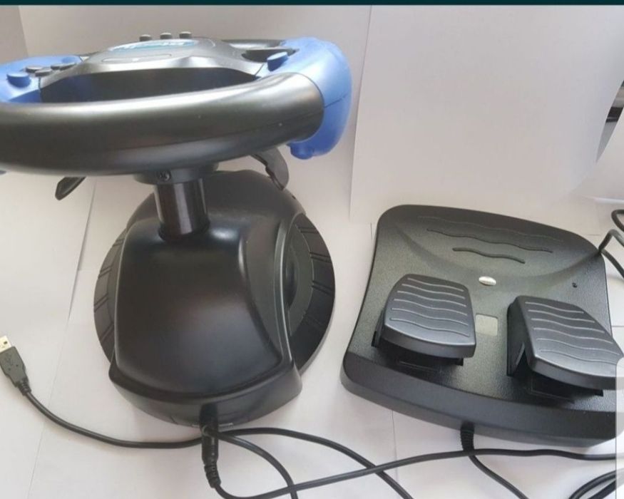 Set volan și pedale pentru gaming, Btech