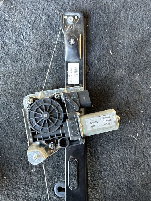 Заден ляв механизъм стъкло БМВ Е90 Е91 BMW E90 E91 mehanizum stuklo