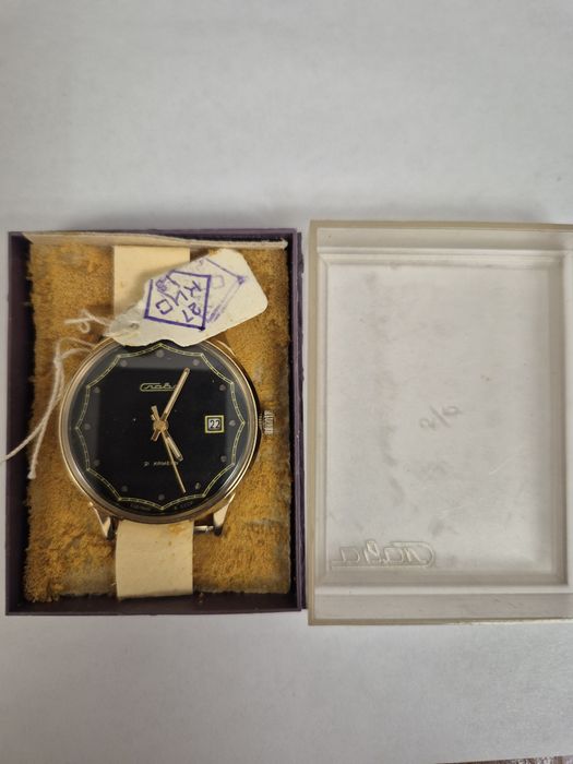 Новые часы Слава позолоченные СССР