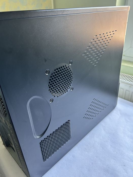 Unitate PC retro gaming veche Windows XP RAM 512 MB