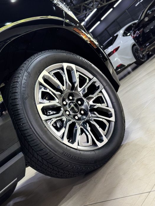 GMC Yukon Denali 2025 (без пробега)